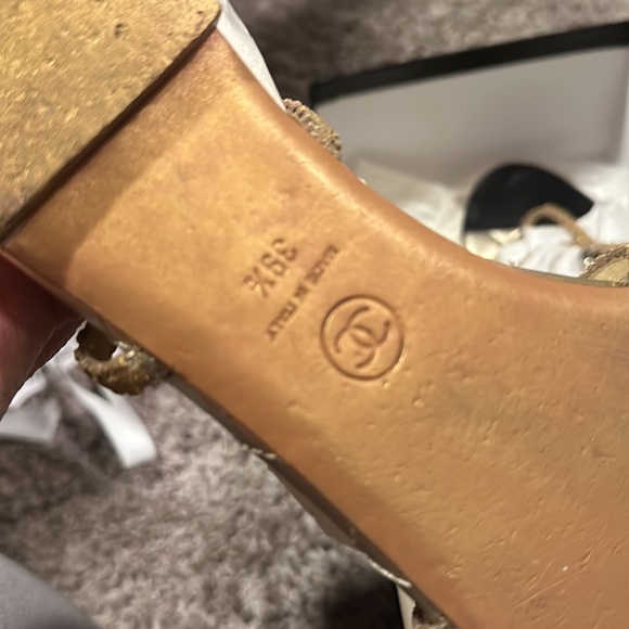 Chanel - Picture 3 of 3